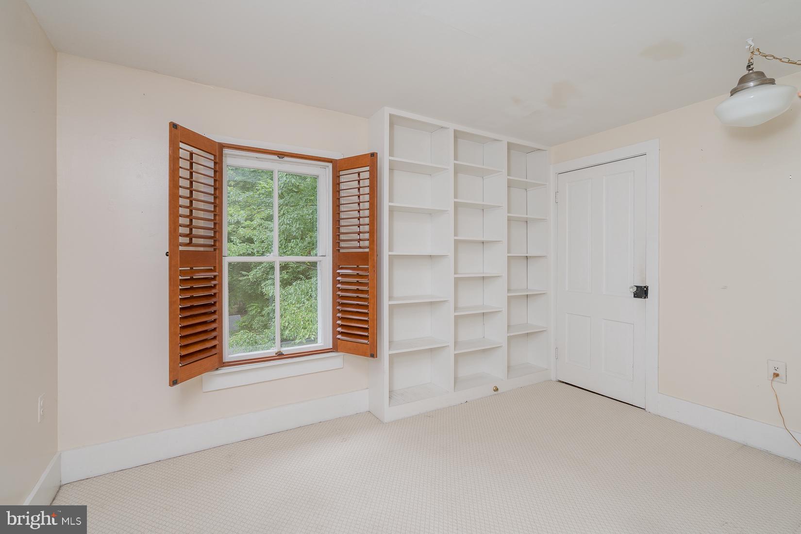 242 Shelton Shop Road Stafford, VA 22554 - Photo 40 of 53 Bedroom 5 with built-ins