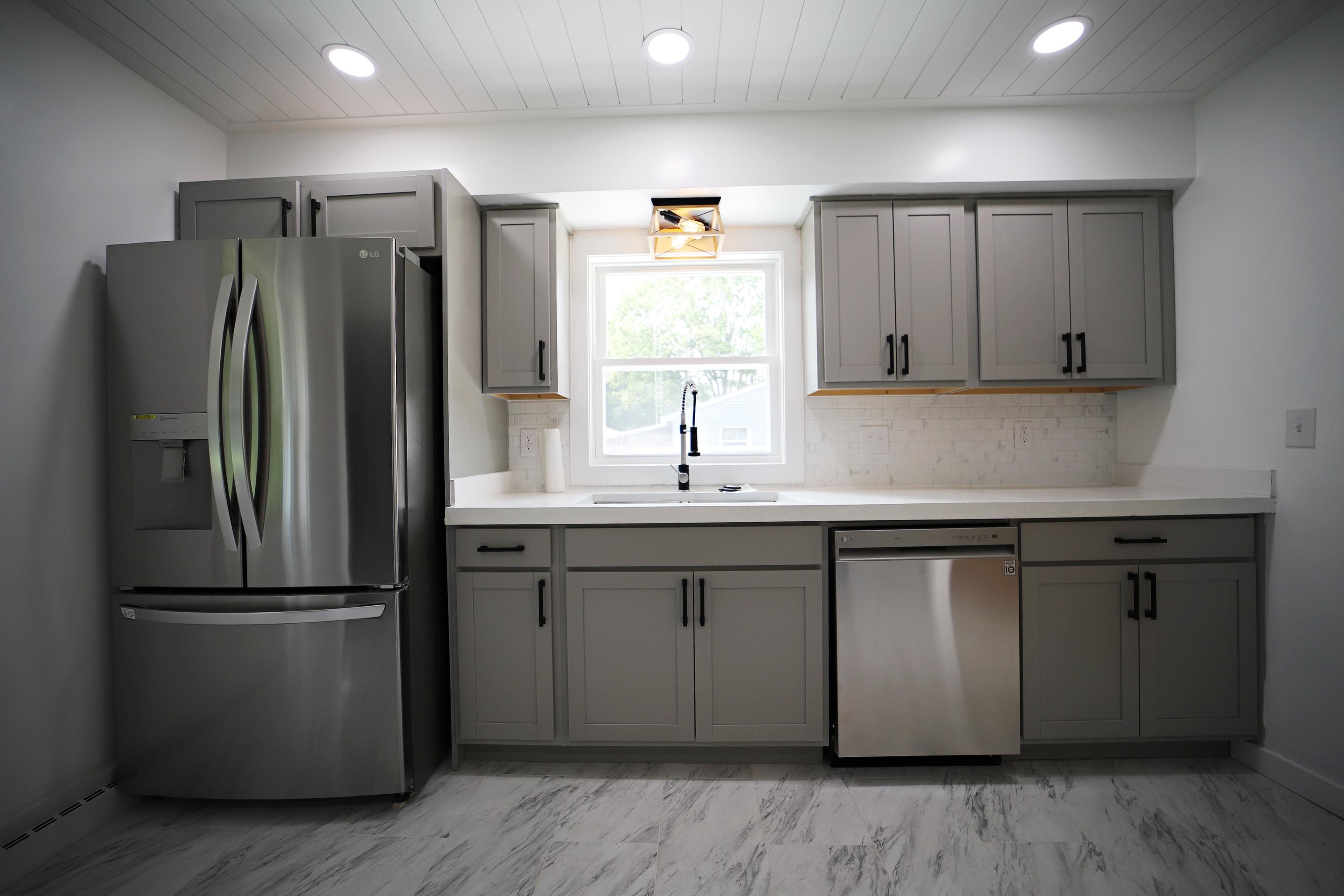 368 West River Road Flushing, MI 48433 - Photo 12 of 28 50113002-11.JPG