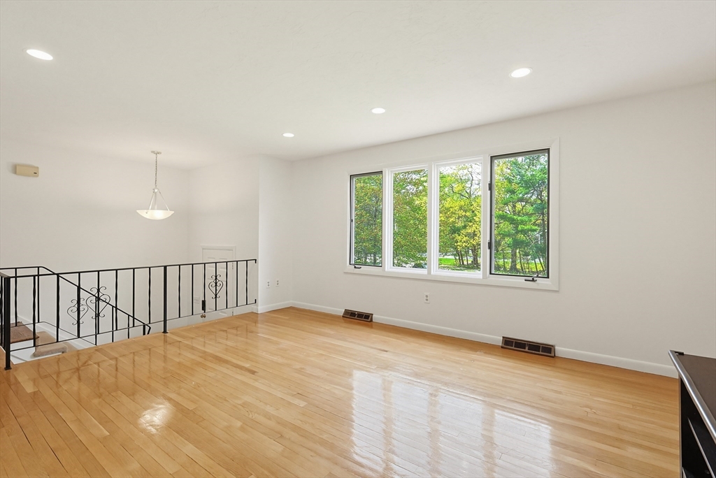 1 Tamworth Road Sharon, MA 02067 - Photo 9 of 31