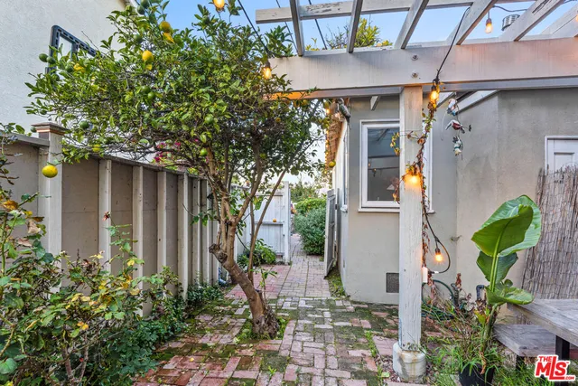 $3,900 | 4183 Commonwealth Avenue, Culver City, CA 90232