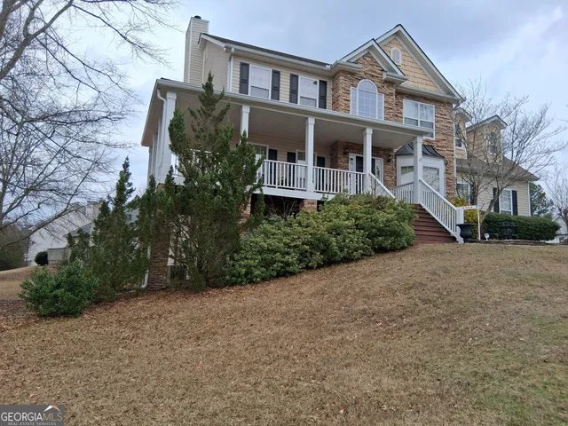 a house view with a outdoor space