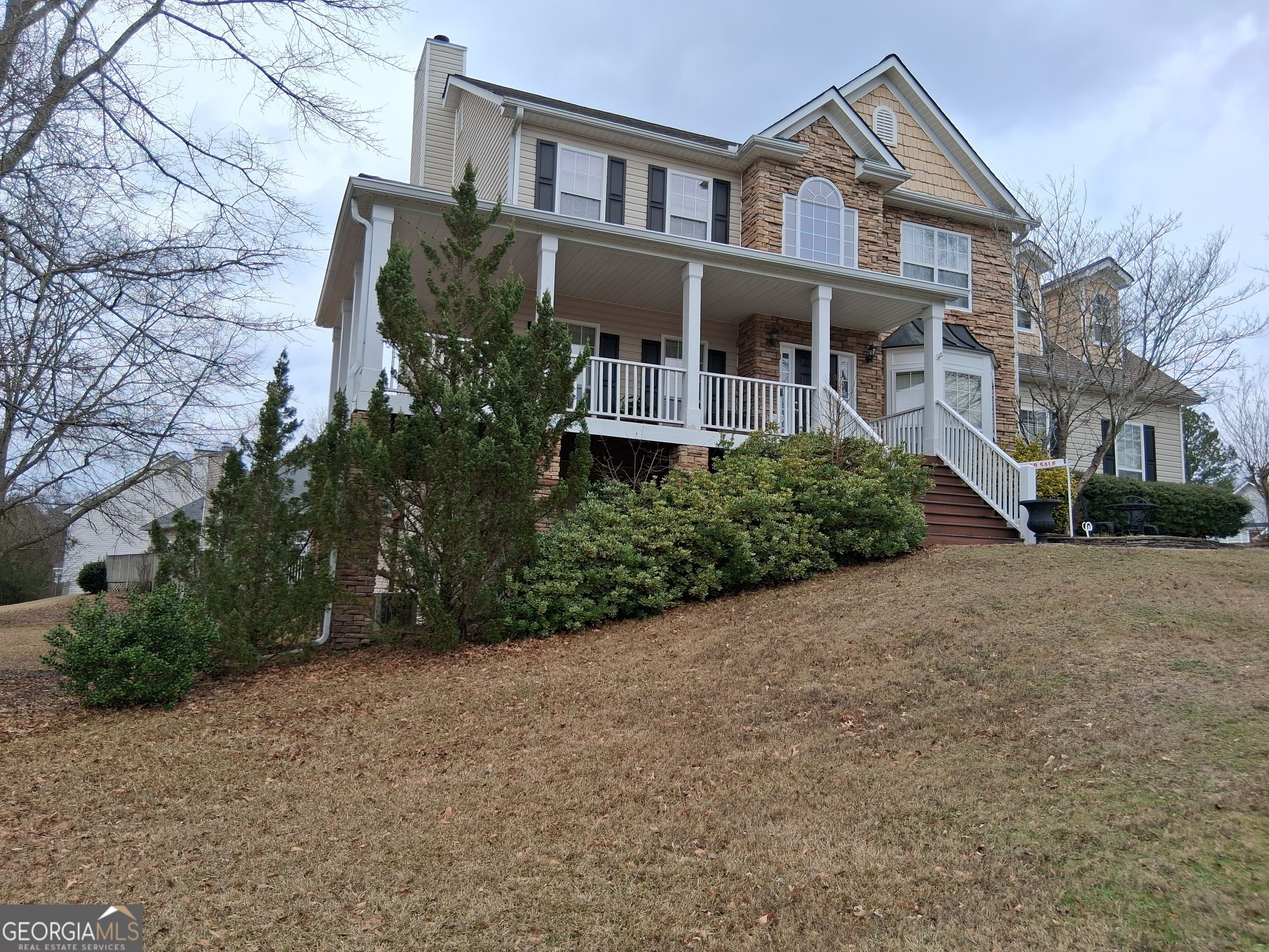 a house view with a outdoor space