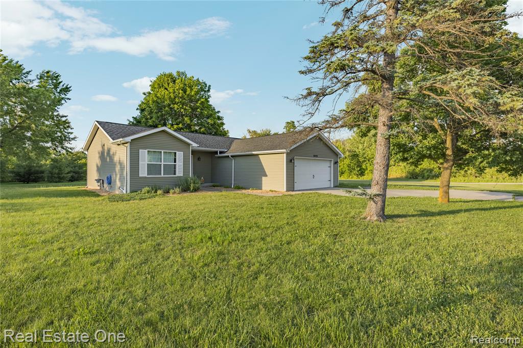 2479 Gibson Road Grand Blanc, MI 48439 - Photo 5 of 55