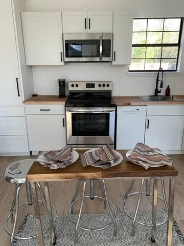 $2,650 | 1403 Newfield Lane, Unit C, Austin, TX 78703