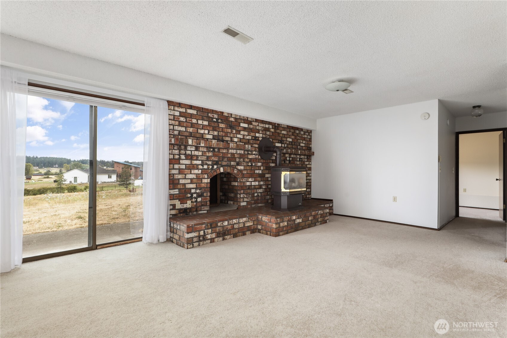 2725 Hunt Road Oak Harbor, WA 98277 - Photo 21 of 40 an empty room with floor to ceiling window and an outdoor view