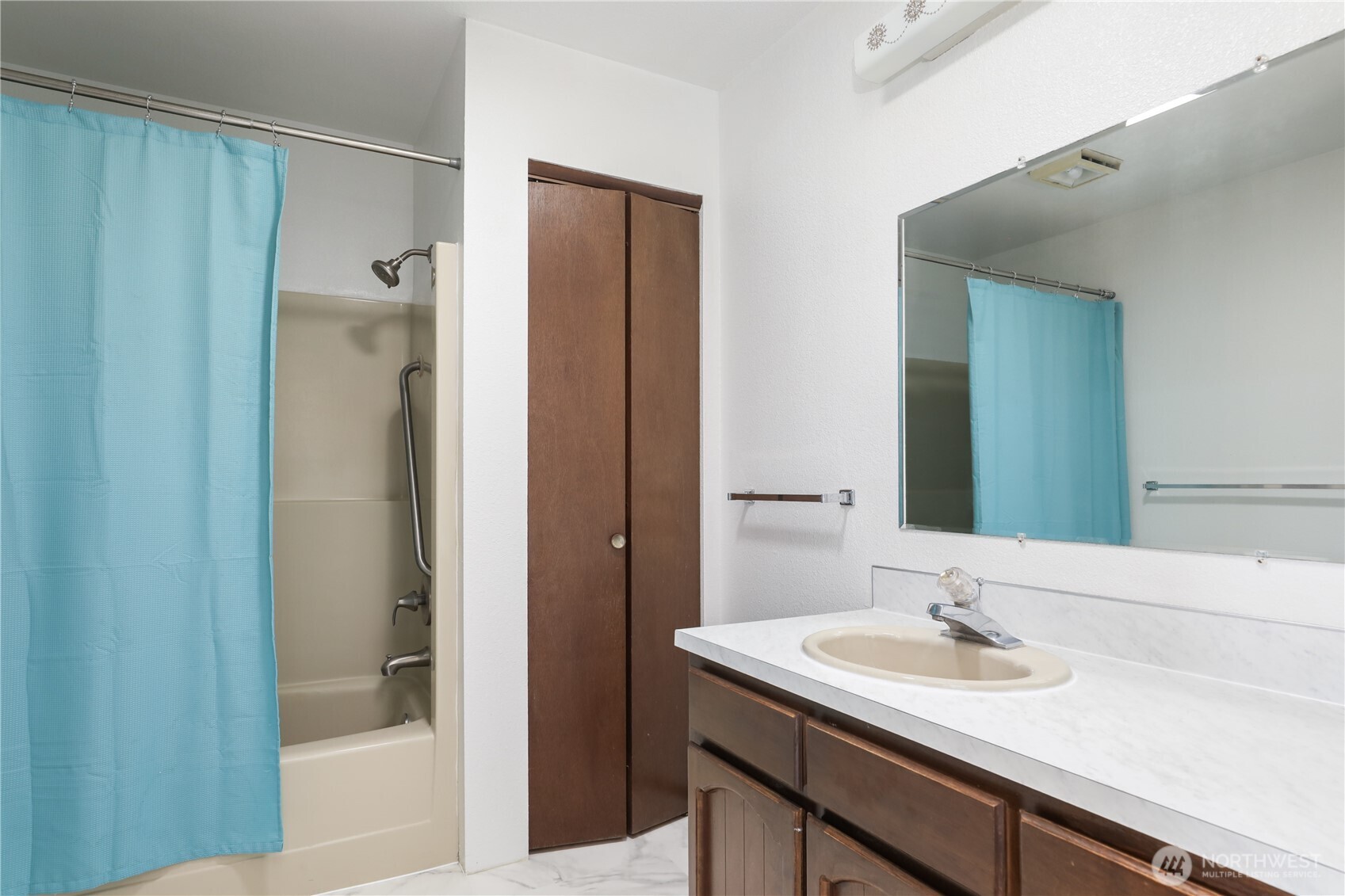 2725 Hunt Road Oak Harbor, WA 98277 - Photo 26 of 40 a bathroom with a sink and a mirror