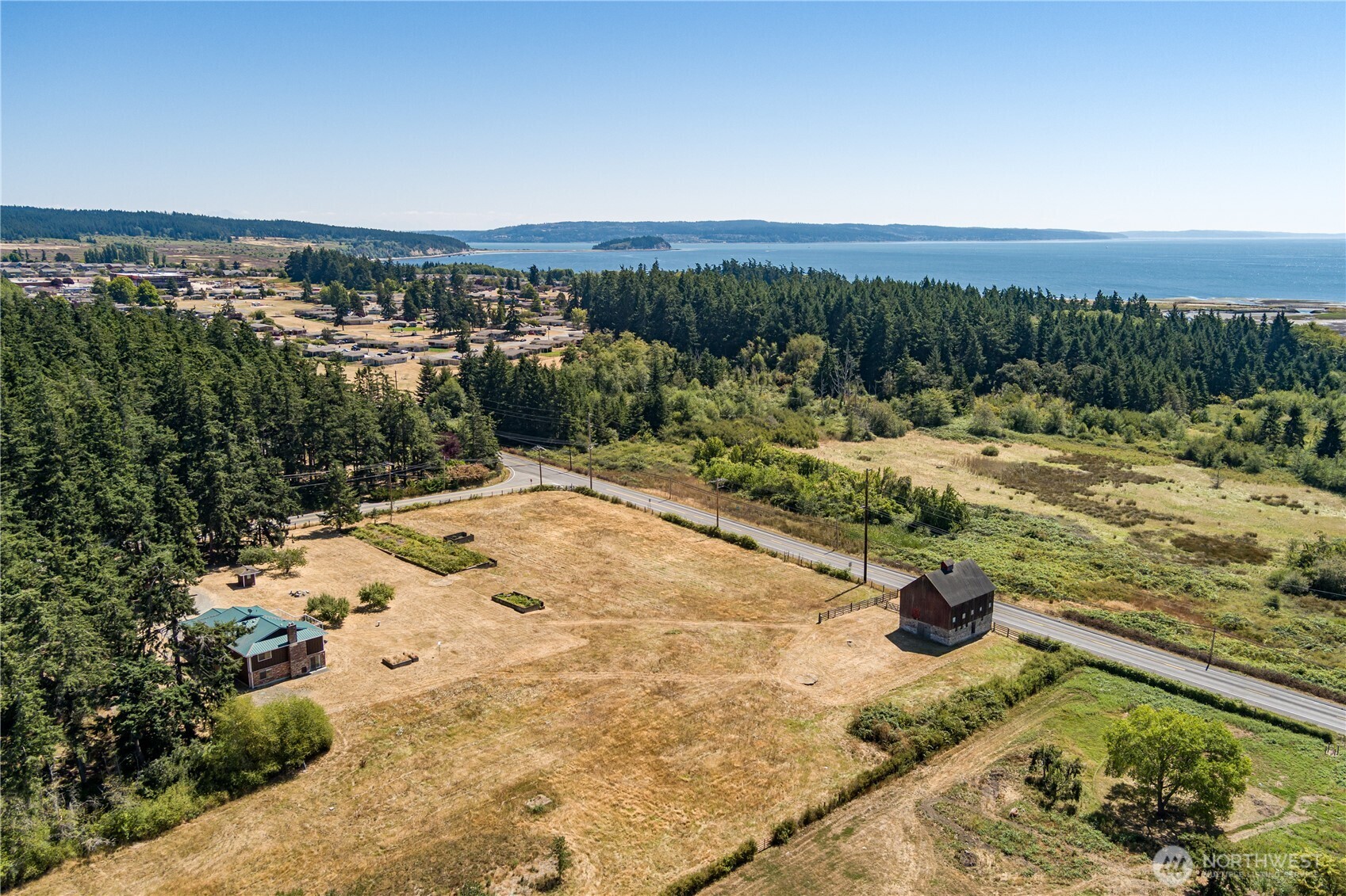 2725 Hunt Road Oak Harbor, WA 98277 - Photo 38 of 40 a view of a backyard of a house