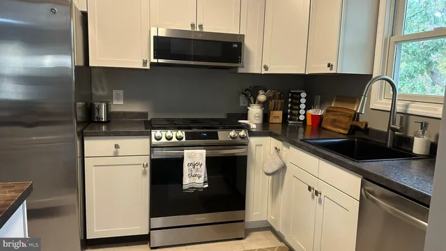 $3,200 | 41 Atlantis Avenue, Unit B, Manahawkin, NJ 08050