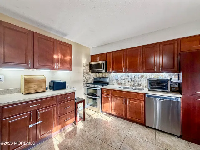 $330,000 | 1150 Rita Court, Brick, NJ 08724