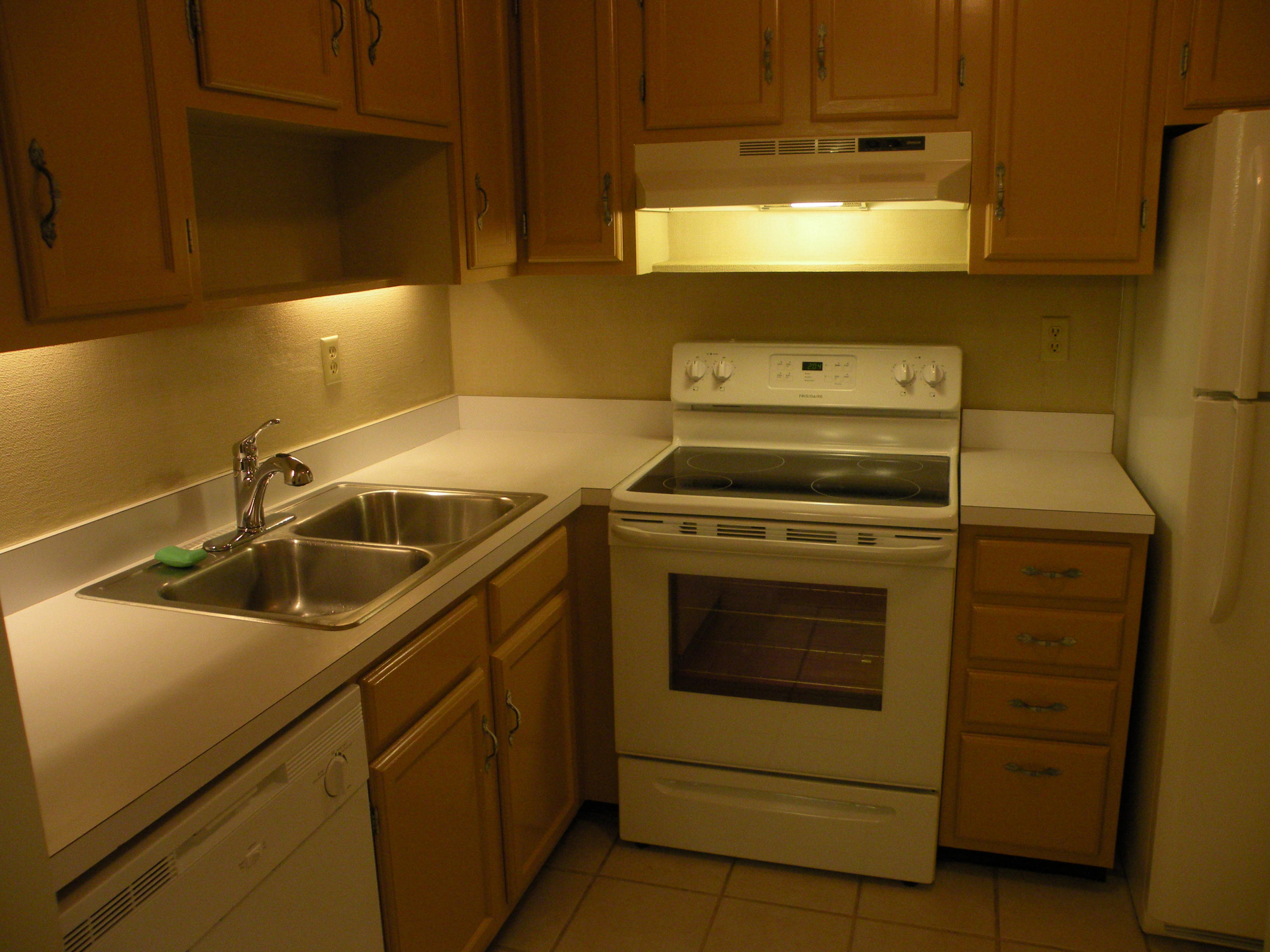 1225 Northwest 21st Street, Unit 211 Stuart, FL 34994 - Photo 2 of 14 KITCHEN
