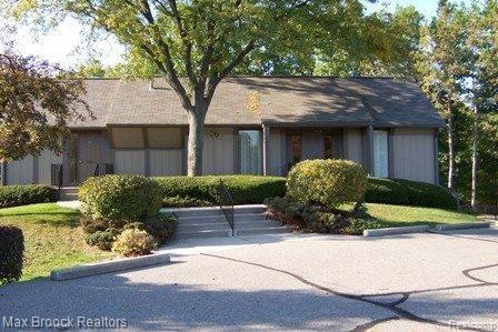 1931 Allenway Court, Unit 103 Rochester, MI 48309 - Photo 9 of 11 9 Streamwood Club House