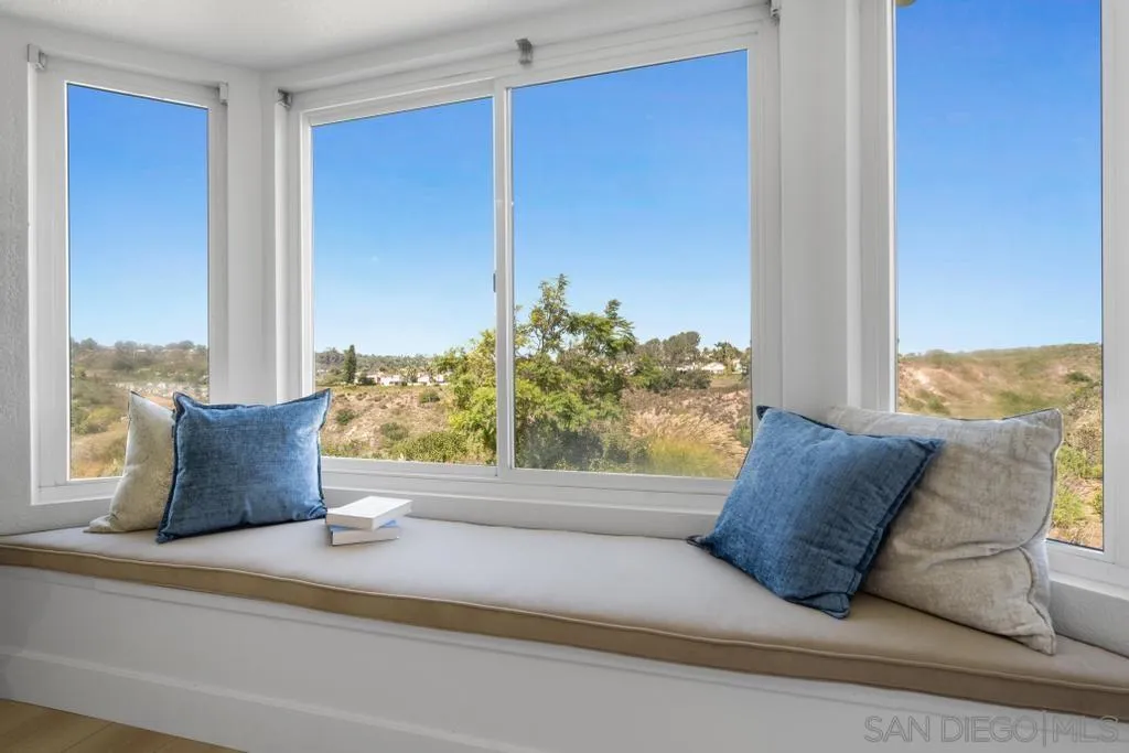 3638 Lorimer Lane Encinitas, CA 92024 - Photo 43 of 72 a view of a living room