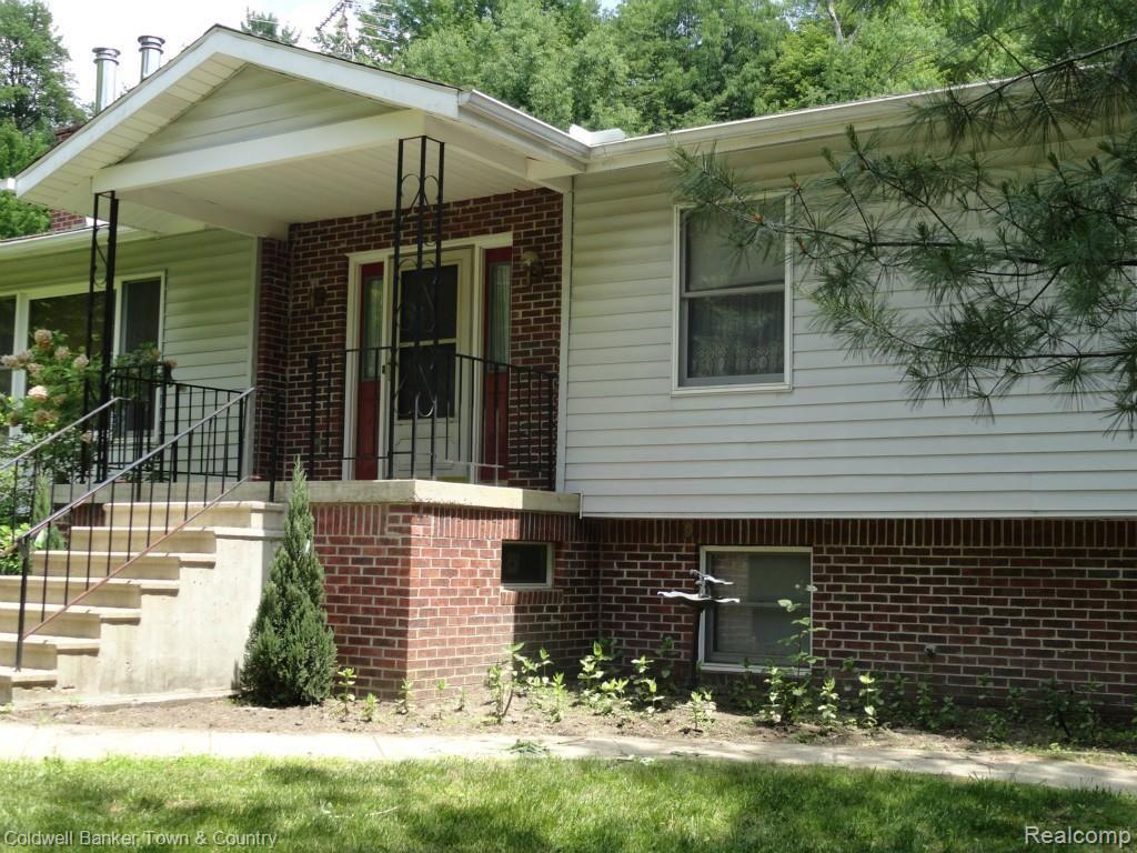 4500 Hogback Road Fowlerville, MI 48836 - Photo 4 of 48 Covered Porch.jpg