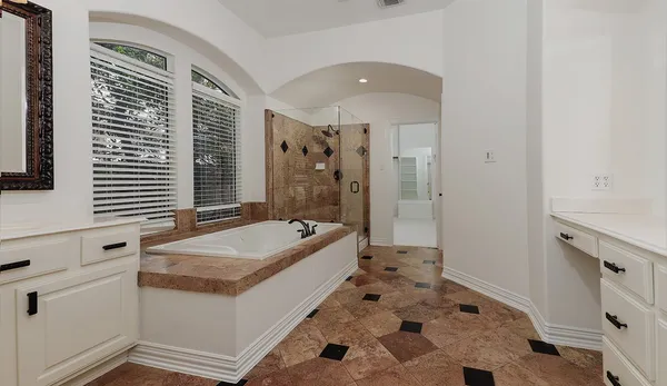 $6,500 | 122 West Lansdowne Circle, The Woodlands, TX 77382
