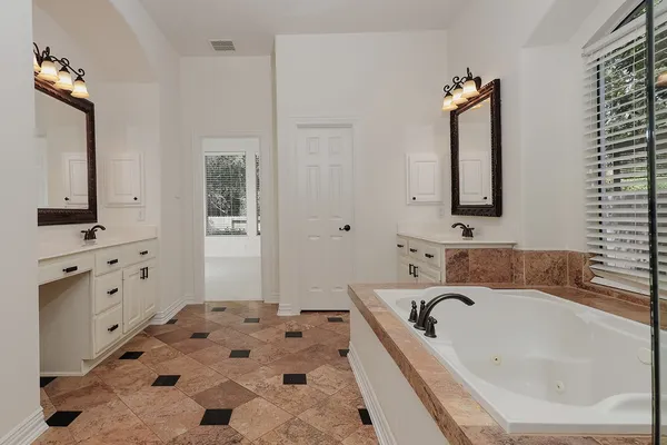 $6,500 | 122 West Lansdowne Circle, The Woodlands, TX 77382