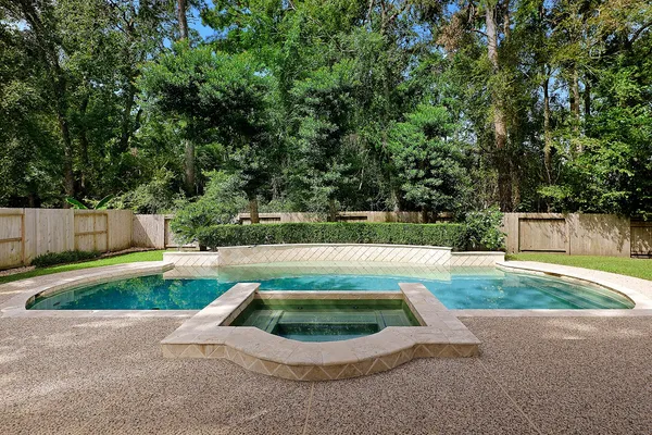 $6,500 | 122 West Lansdowne Circle, The Woodlands, TX 77382