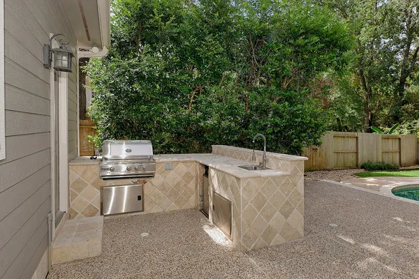 $6,500 | 122 West Lansdowne Circle, The Woodlands, TX 77382