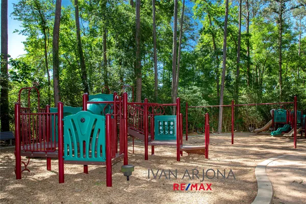 $6,500 | 122 West Lansdowne Circle, The Woodlands, TX 77382