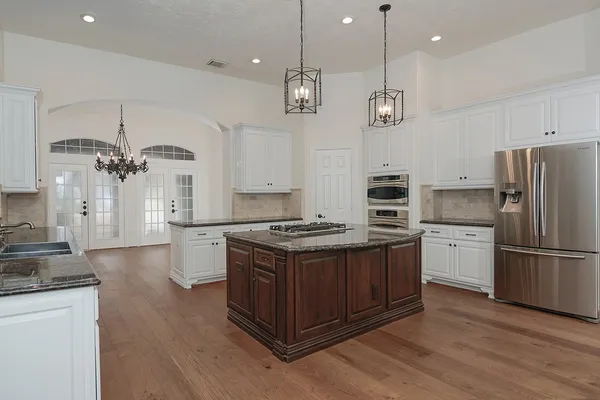 $6,500 | 122 West Lansdowne Circle, The Woodlands, TX 77382