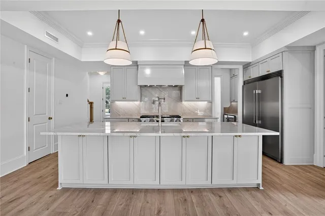 $999,500 | 270 Garden Road, River Ridge, LA 70123