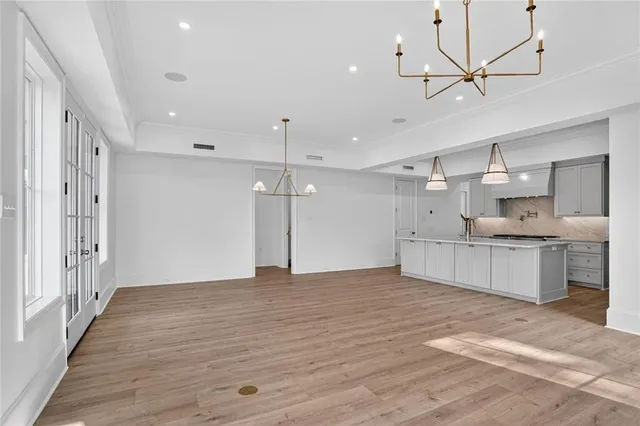 $999,500 | 270 Garden Road, River Ridge, LA 70123