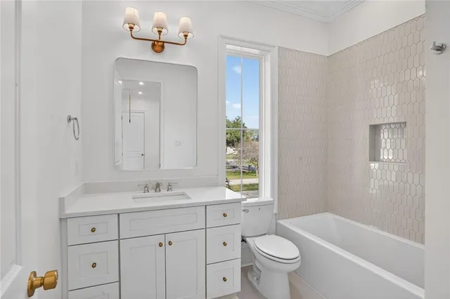 $999,500 | 270 Garden Road, River Ridge, LA 70123