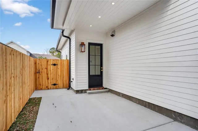 $999,500 | 270 Garden Road, River Ridge, LA 70123