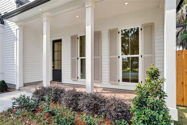 $999,500 | 270 Garden Road, River Ridge, LA 70123