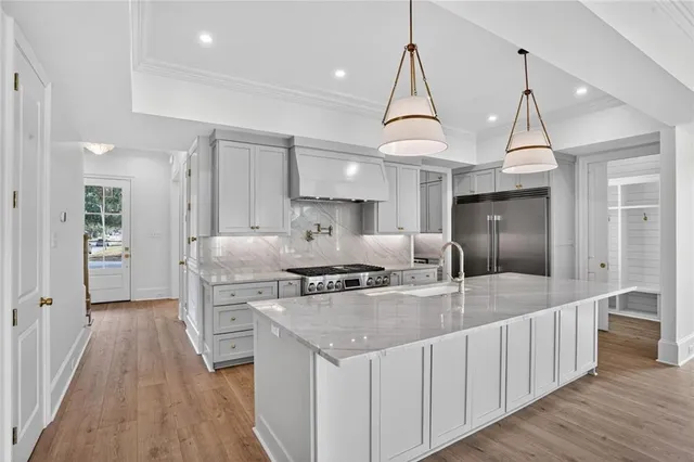 $999,500 | 270 Garden Road, River Ridge, LA 70123