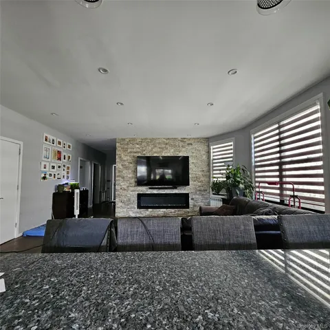 $1,200,000 | 265 Summit Avenue, Fleetwood, NY 10552