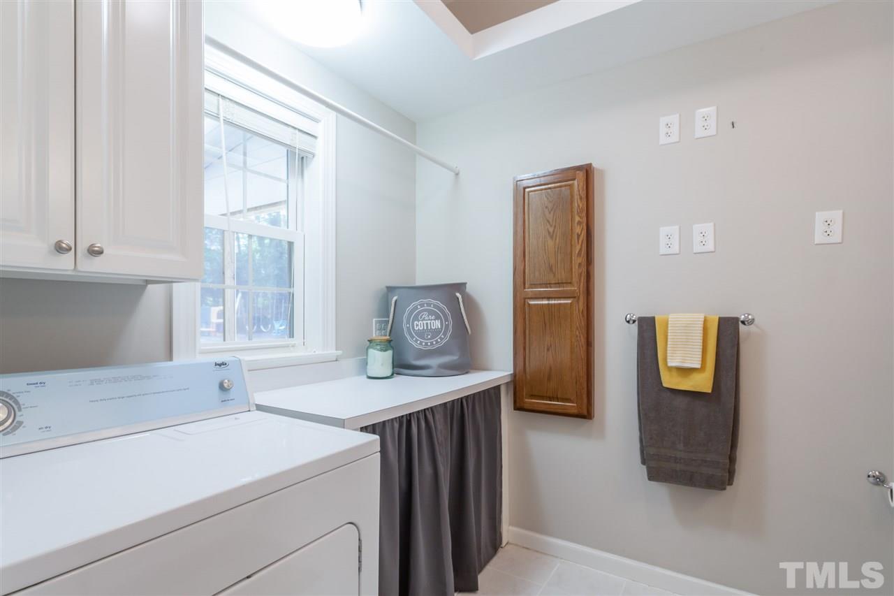 6609 King Lawrence Road Raleigh, NC 27607 - Photo 11 of 25 a utility room with window washer and dryer