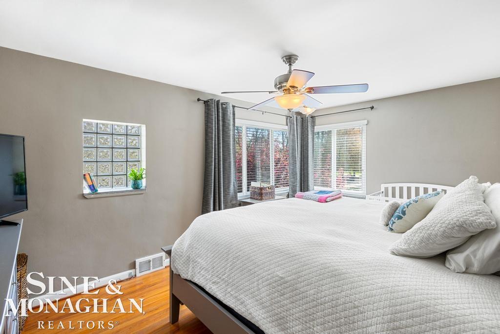 1075 Hawthorne Road Grosse Pointe, MI 48236 - Photo 15 of 39 50110770-14.JPG