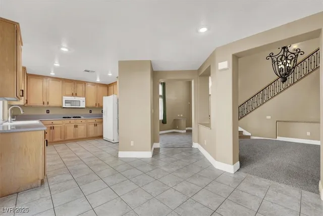 $2,424 | 10672 Blue Nile Court, Las Vegas, NV 89144