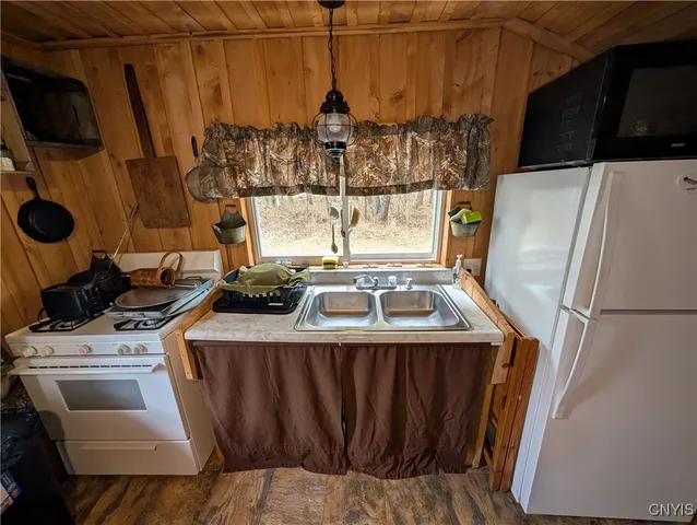 $69,900 | 6 Shaw Road, Edwards, NY 13635