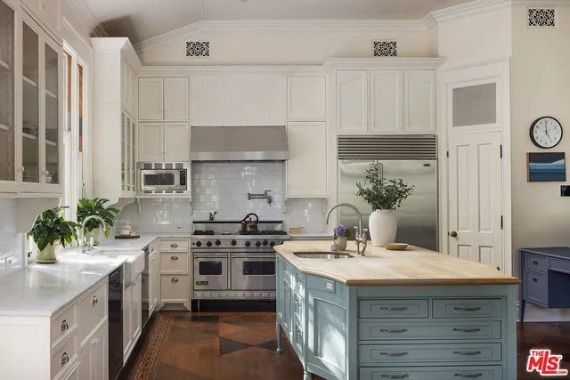 $18,695,000 | 2041 Mandeville Canyon Road, Los Angeles, CA 90049