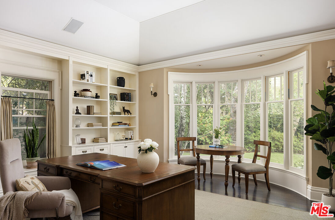 2041 Mandeville Canyon Road Los Angeles, CA 90049 - Photo 19 of 46