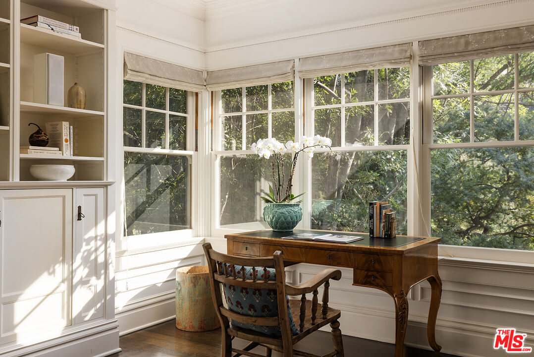 2041 Mandeville Canyon Road Los Angeles, CA 90049 - Photo 22 of 46