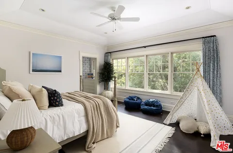 $18,695,000 | 2041 Mandeville Canyon Road, Los Angeles, CA 90049