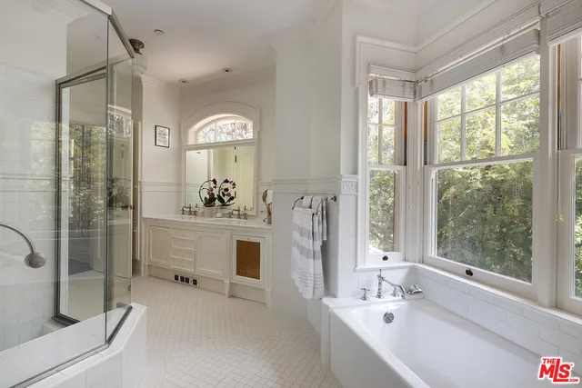 $18,695,000 | 2041 Mandeville Canyon Road, Los Angeles, CA 90049