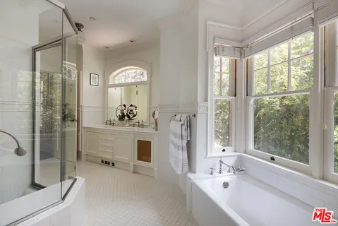 $18,695,000 | 2041 Mandeville Canyon Road, Los Angeles, CA 90049