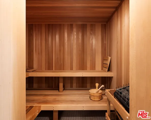 $18,695,000 | 2041 Mandeville Canyon Road, Los Angeles, CA 90049