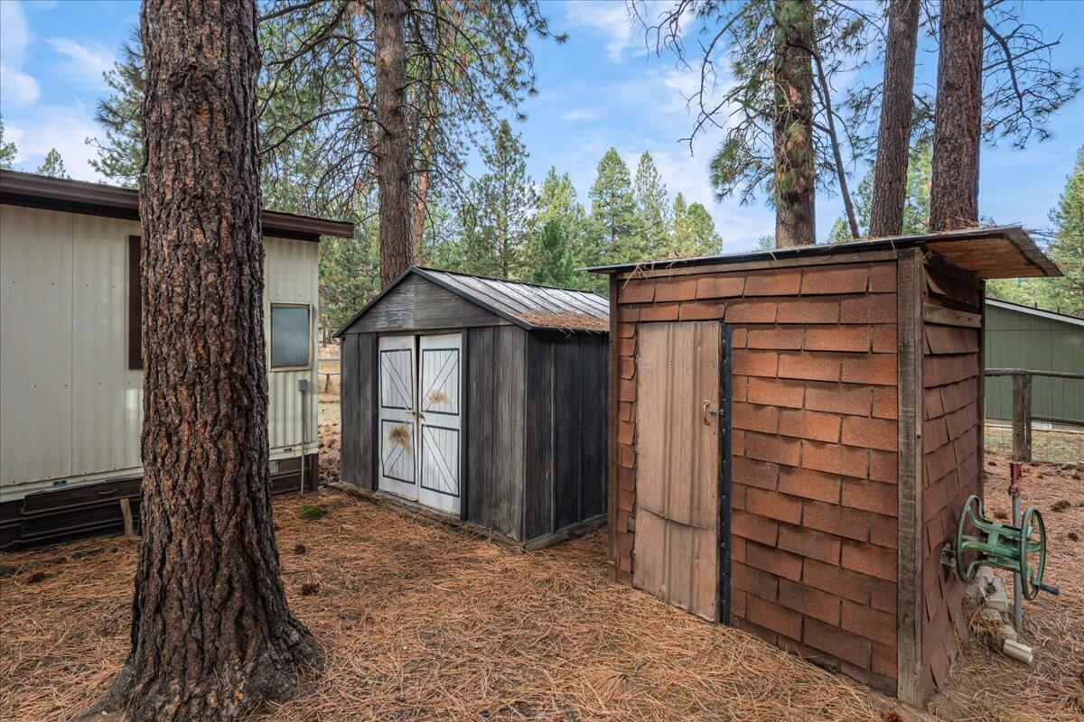 60214 Agate Road Bend, OR 97702 - Photo 24 of 31 Shed and Pump House
