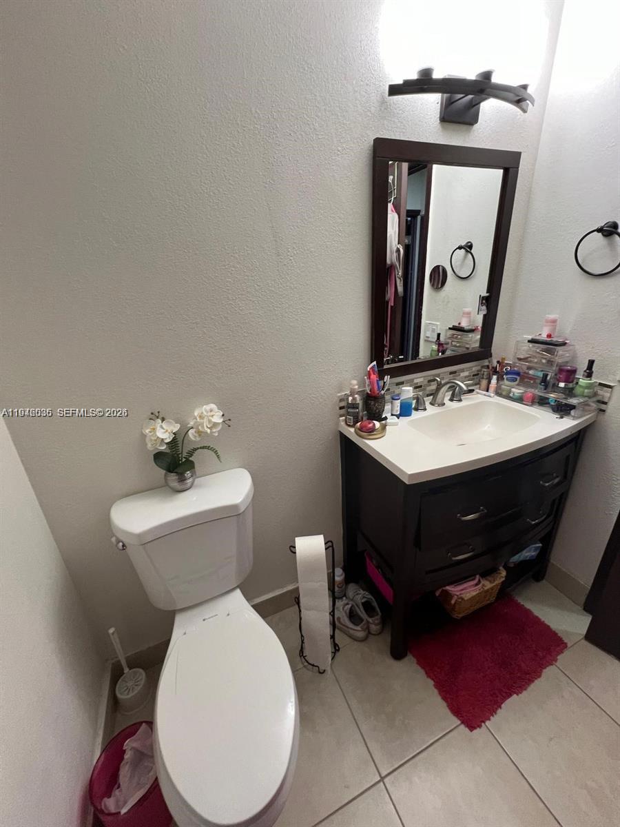 17401 Southwest 140th Court Miami, FL 33177 - Photo 28 of 42 a bathroom with a toilet sink and mirror