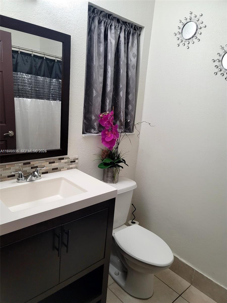 17401 Southwest 140th Court Miami, FL 33177 - Photo 3 of 42 a bathroom with a toilet sink and mirror
