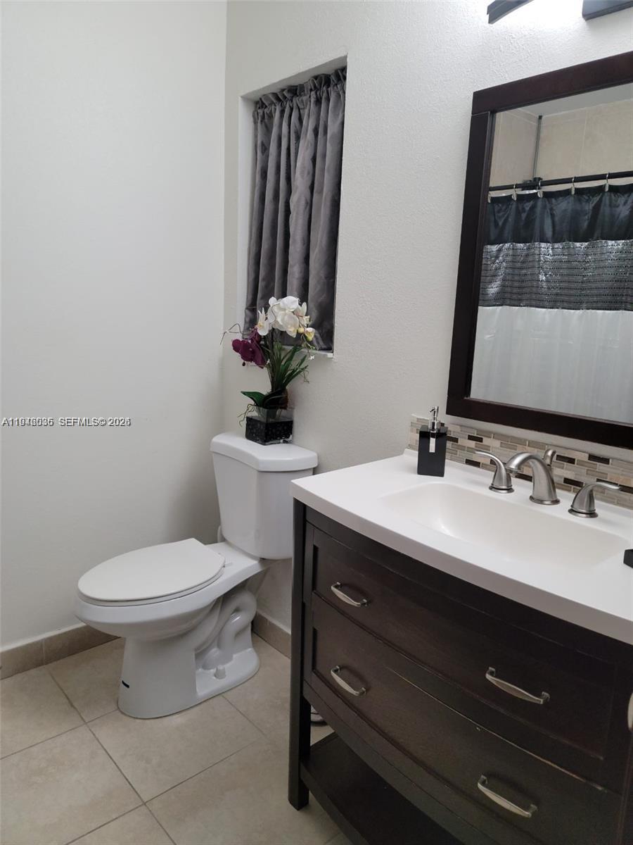 17401 Southwest 140th Court Miami, FL 33177 - Photo 32 of 42 a bathroom with a toilet sink and mirror