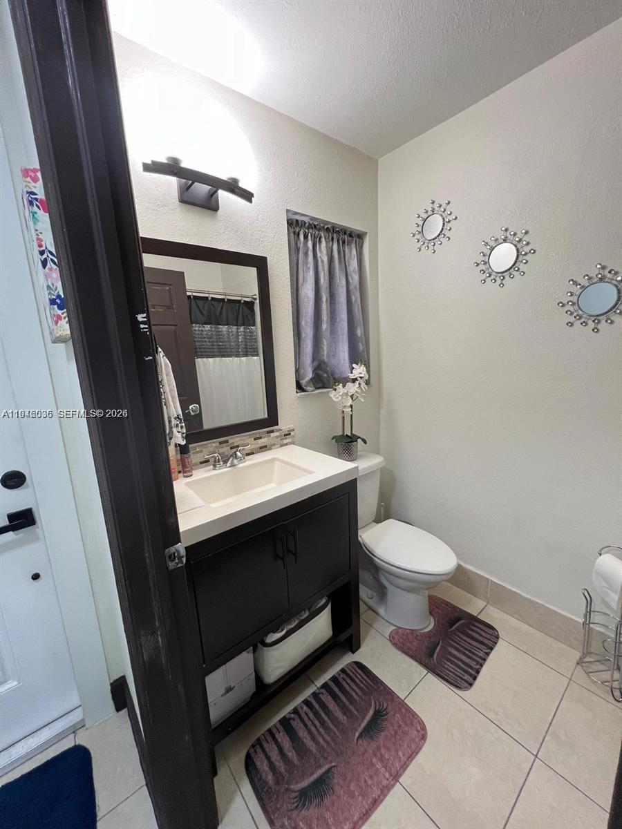 17401 Southwest 140th Court Miami, FL 33177 - Photo 4 of 42 a bathroom with a toilet sink and mirror