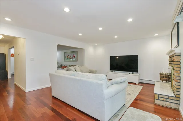 $1,758,000 | 43 Elm Street, Great Neck, NY 11021