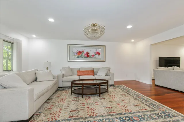 $1,758,000 | 43 Elm Street, Great Neck, NY 11021