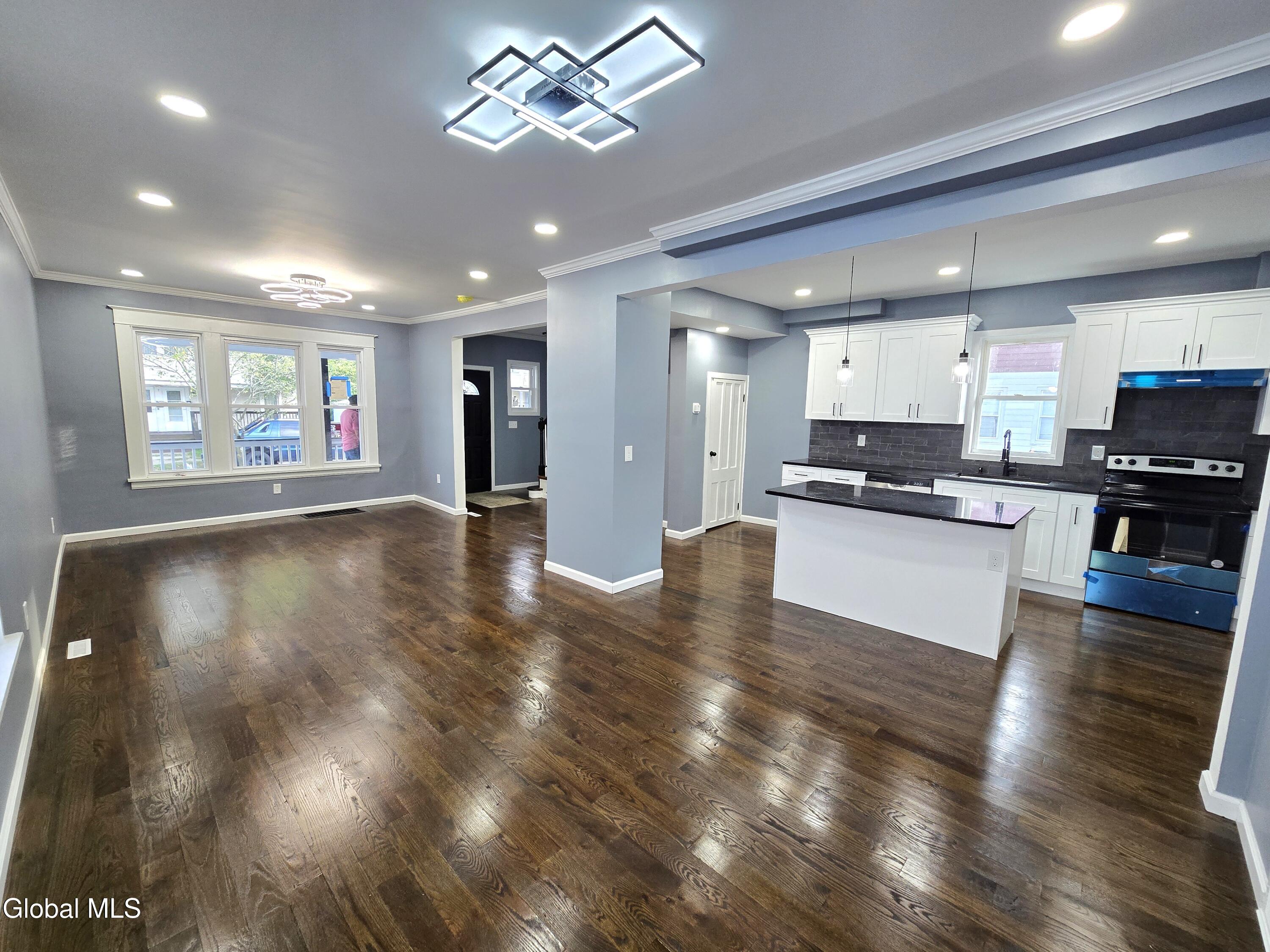 6 Elbert Street Schenectady, NY 12304 - Photo 4 of 22 5