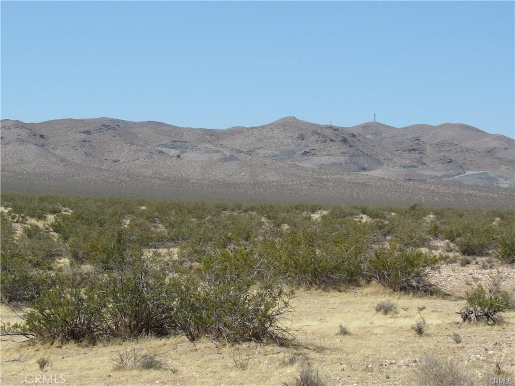 0 277-032-01-00-4 Temple Street Randsburg, CA 93554 - Photo 2 of 2 a view of a sky from a yard